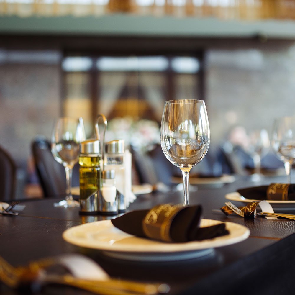 Restaurant & Lounge